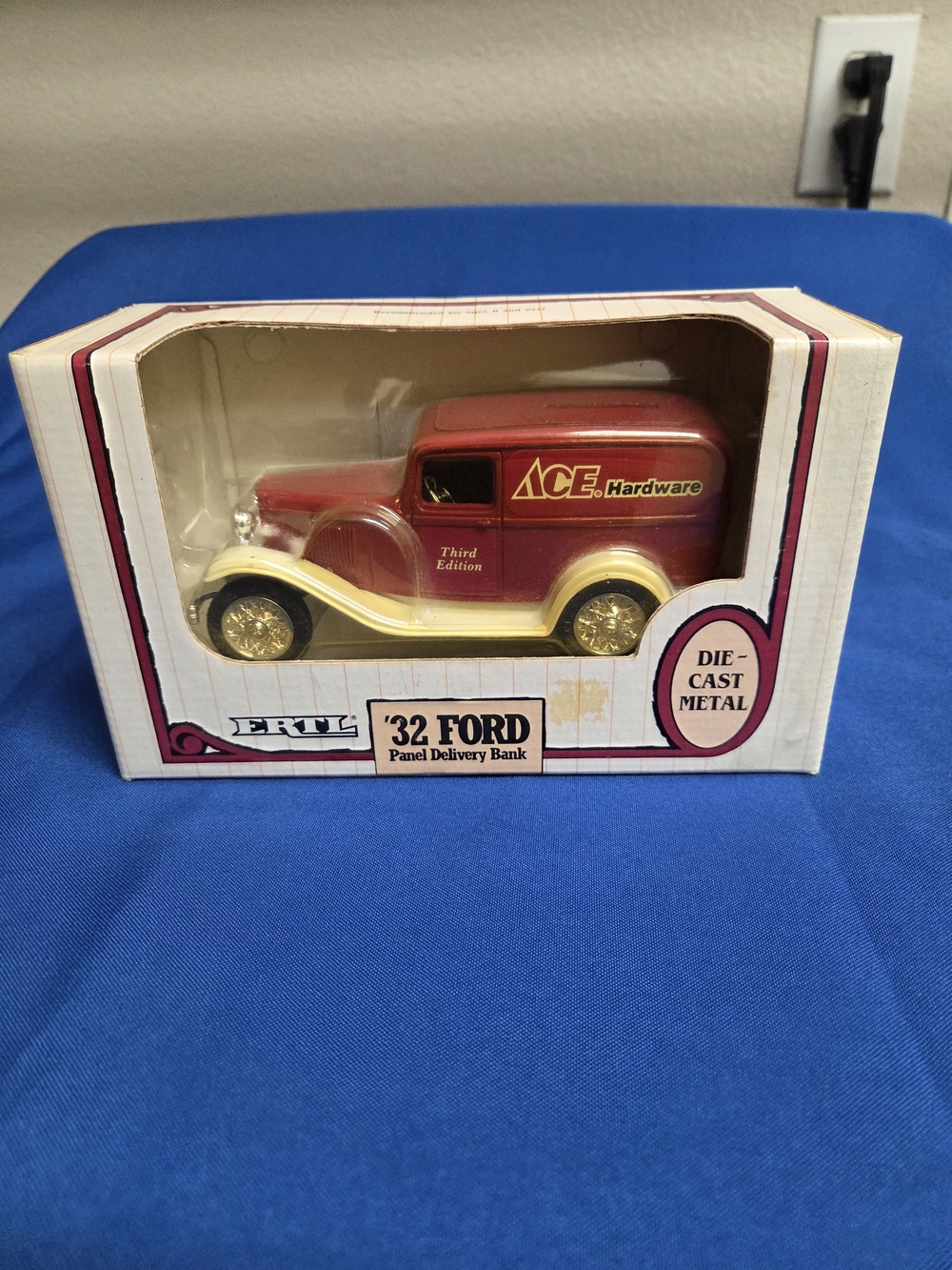 Vintage ERTL 1932 Ford Panel Delivery Bank Ace Hardware Die Cast 1:25 Model